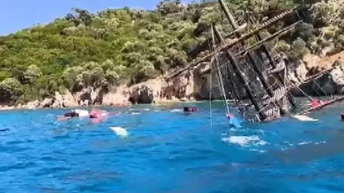 Marmaris'te tur teknesi battı… Ekiplerin müdahalesi sürüyor
