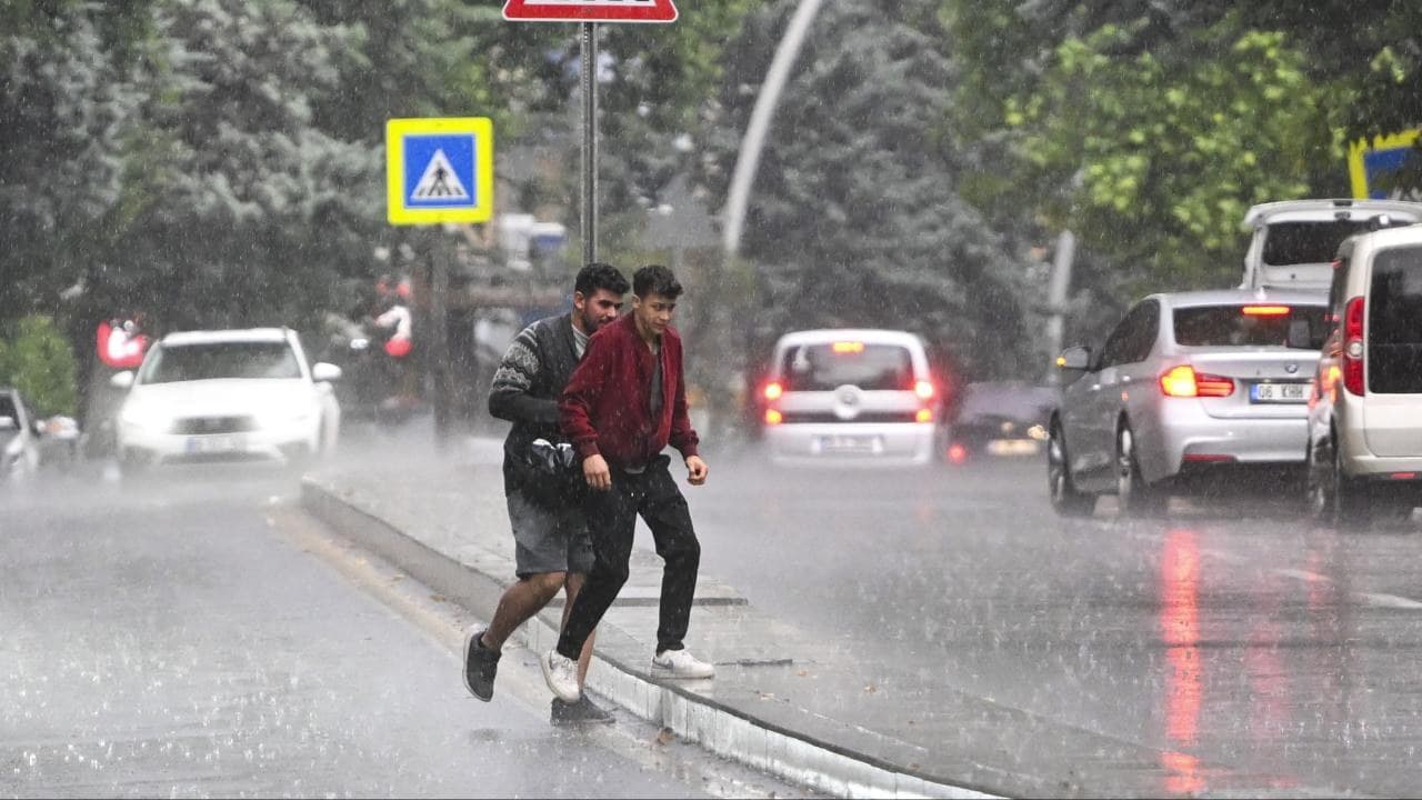 Meteoroloji'den Ankara için sarı kodlu uyarı: Gök gürültülü sağanak yağış geliyor