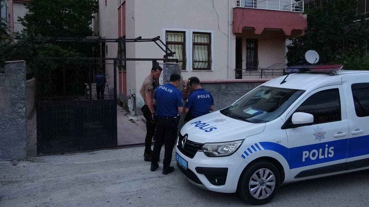 Konya'da erkek vahşeti… Uzaklaştırma kararı da yetmedi: Çocuklarının gözü önünde kadını, boynundan bıçakladı