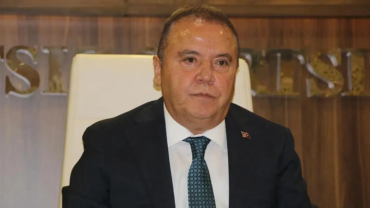Muhittin Böcek'e bir dosyadan ev hapsi: Tutukluluğu sürecek