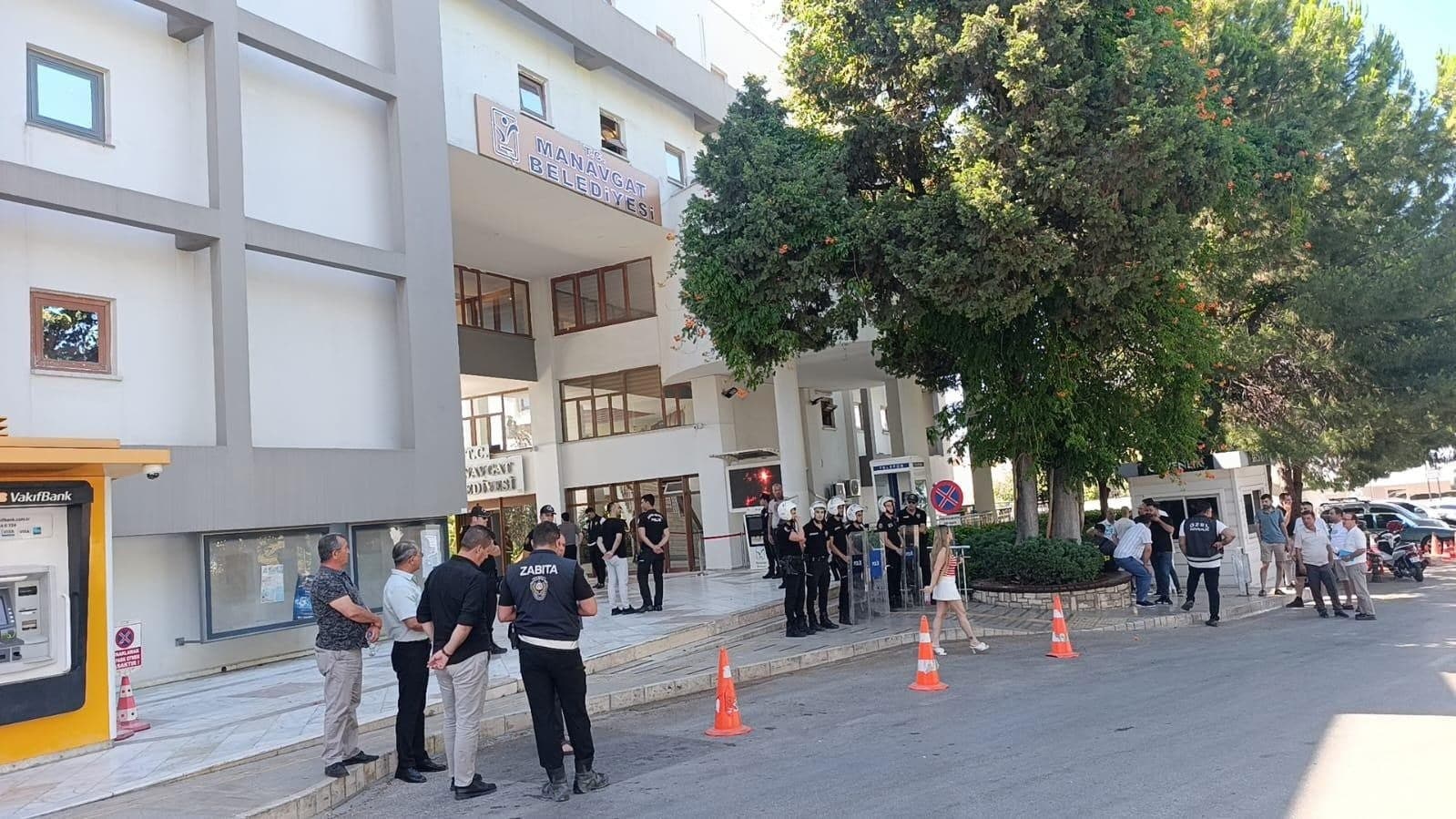 Manavgat Belediyesi'ne yolsuzluk operasyonu: 3 şüpheli gözaltında