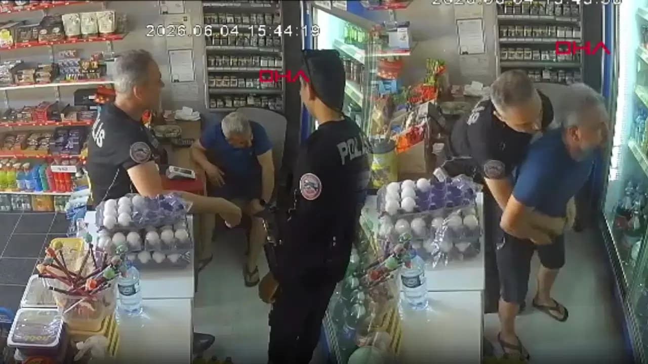 Bakkalın nefes borusuna şeker kaçtı: Polis memuru Heimlich manevrasıyla kurtardı! O anlar kamerada