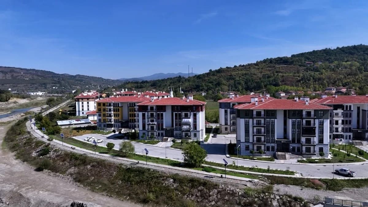Bakan Kurum, Zonguldak'ta TOKİ'nin yaptığı konutlarda oturan ev sahiplerinin görüşlerini paylaştı