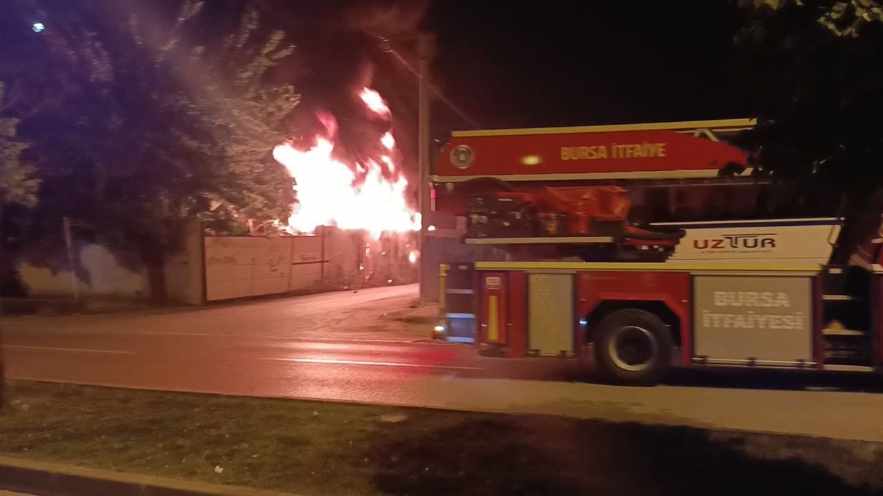 Bursa'da geri dönüşüm tesisinde yangın