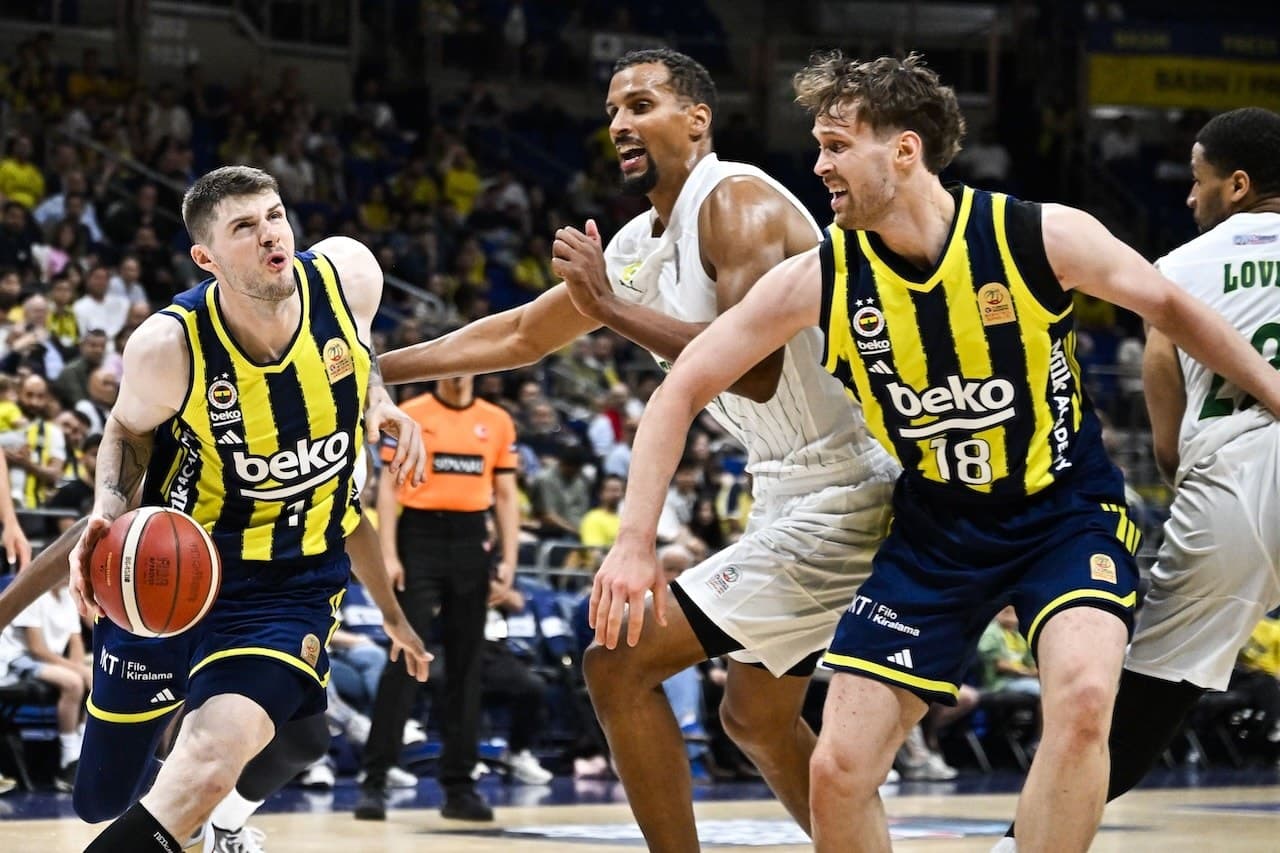 Fenerbahçe Beko seride avantajı aldı!