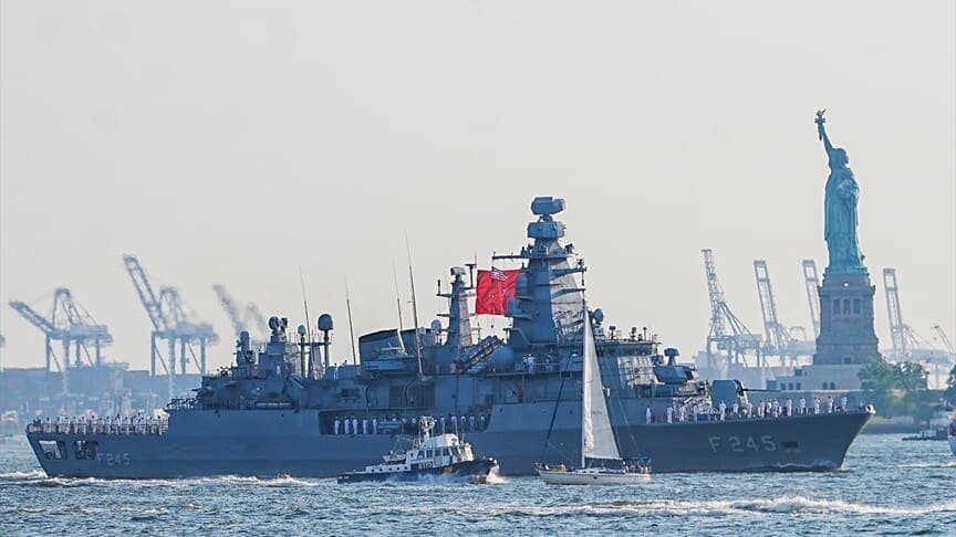 TCG Oruçreis, ABD'nin 250. kuruluş yılı töreni için New York Limanı'na demirledi