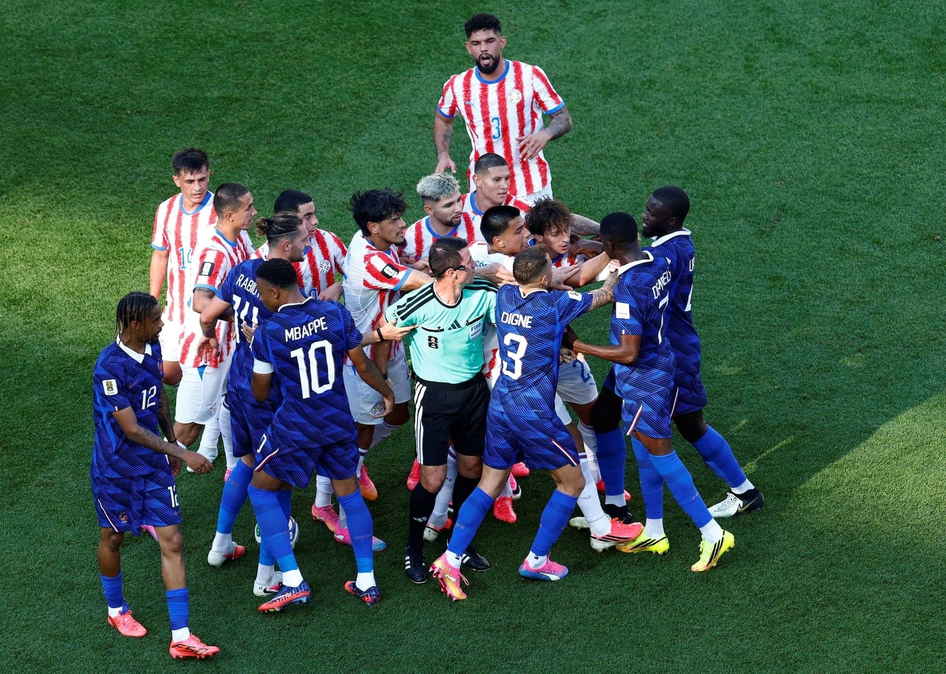 Galarza'nın alaycı oyununa Fransa'dan sert tepki geldi