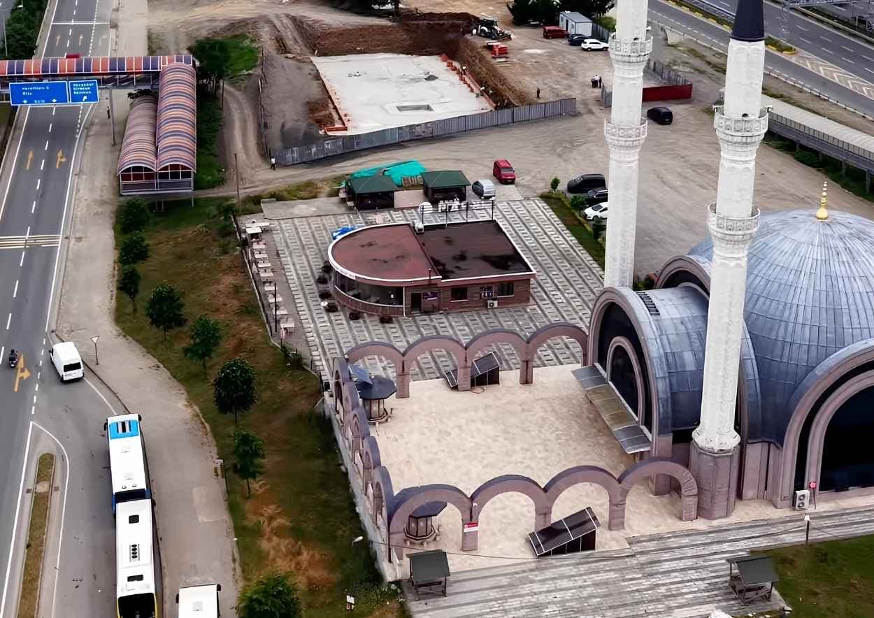 Beşirli'de Külliye ve Kur'an Kursu Yükselirken Çağrı: "Bir Tuğla da Sen Koy"
