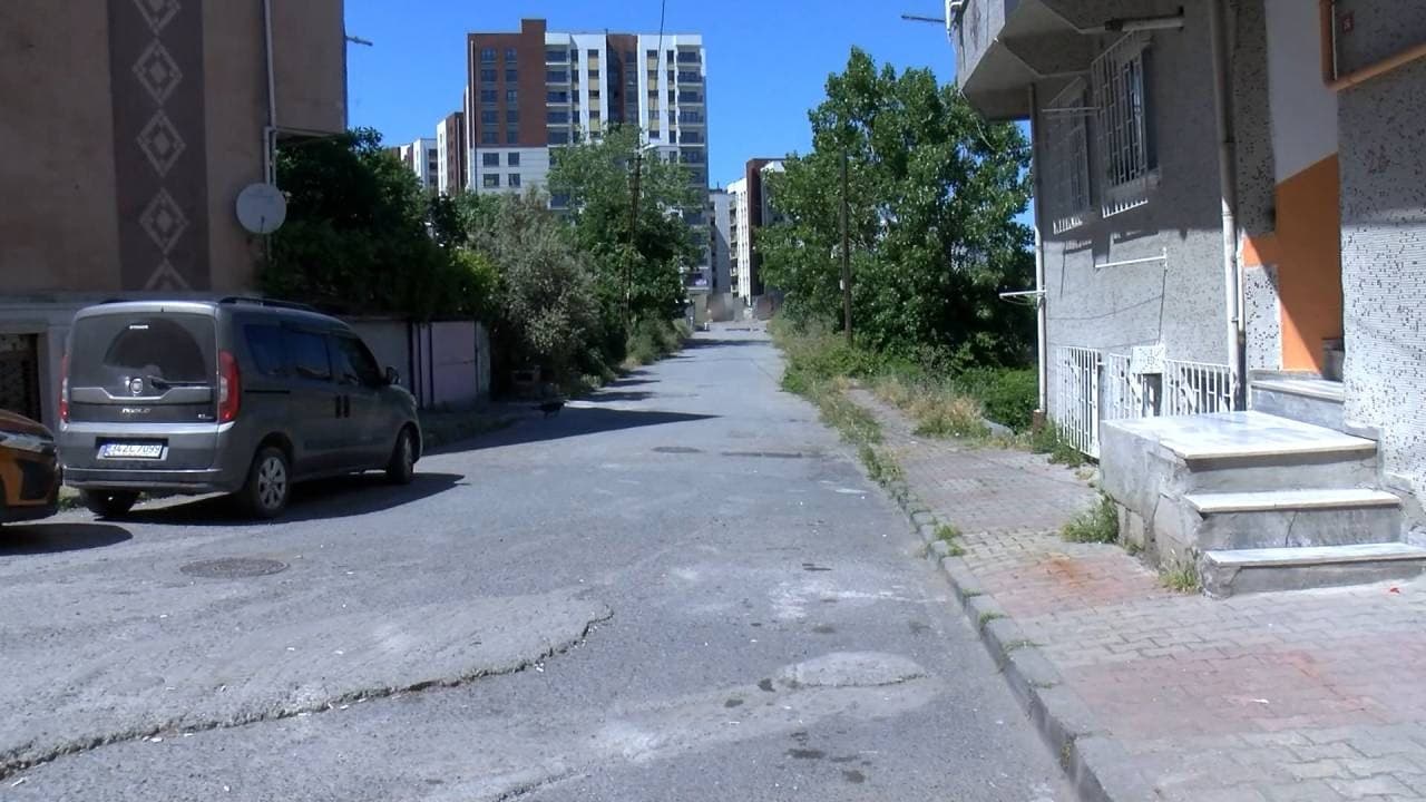 Tartıştığı kişilere ateş açtı: Silah seslerini duyup sokağa çıkan kadın öldü