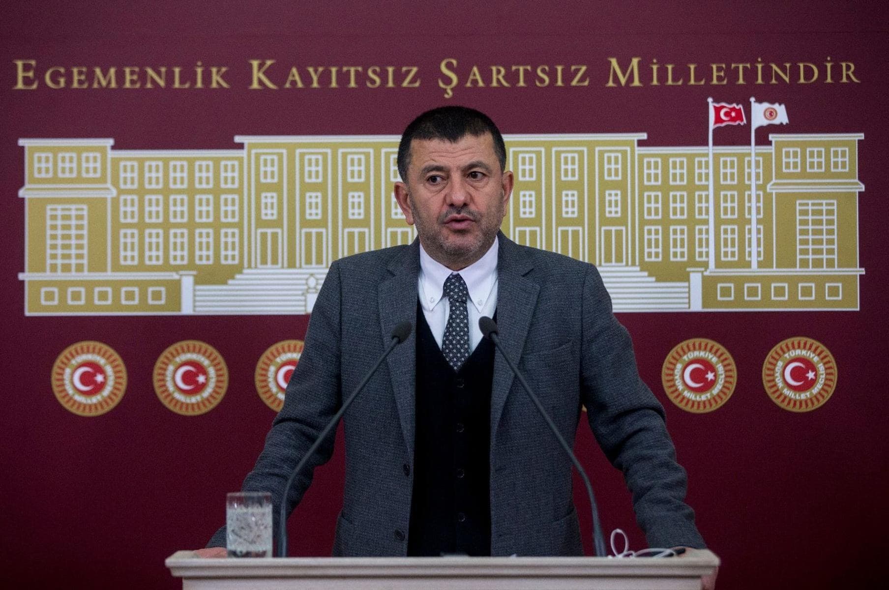 CHP'li Veli Ağbaba'nın yeğeni Ahmet Can Ağbaba ve Çankaya Belediye Başkanı Hüseyin Can Güner'in özel kalem müdürü gözaltına alındı