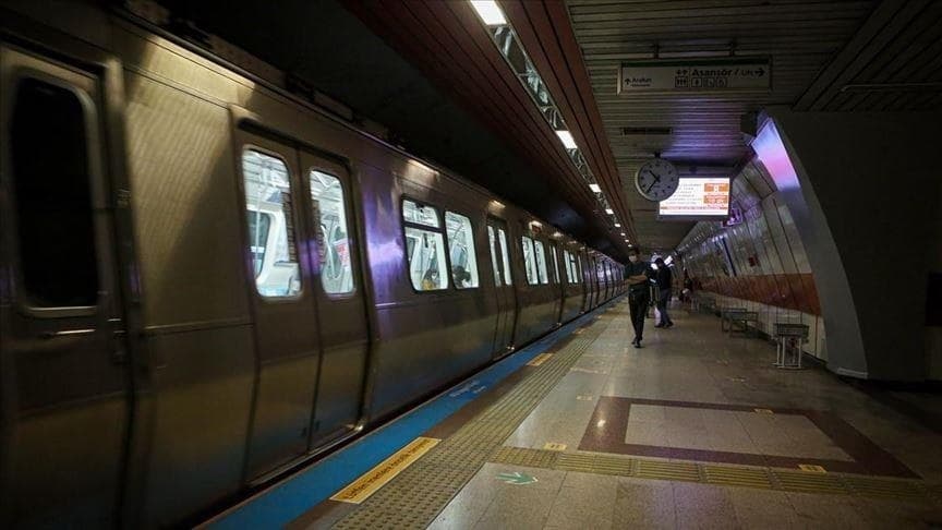 M7 Metro Hattı'nda arıza: Vatandaşlar tünelde yürüdü