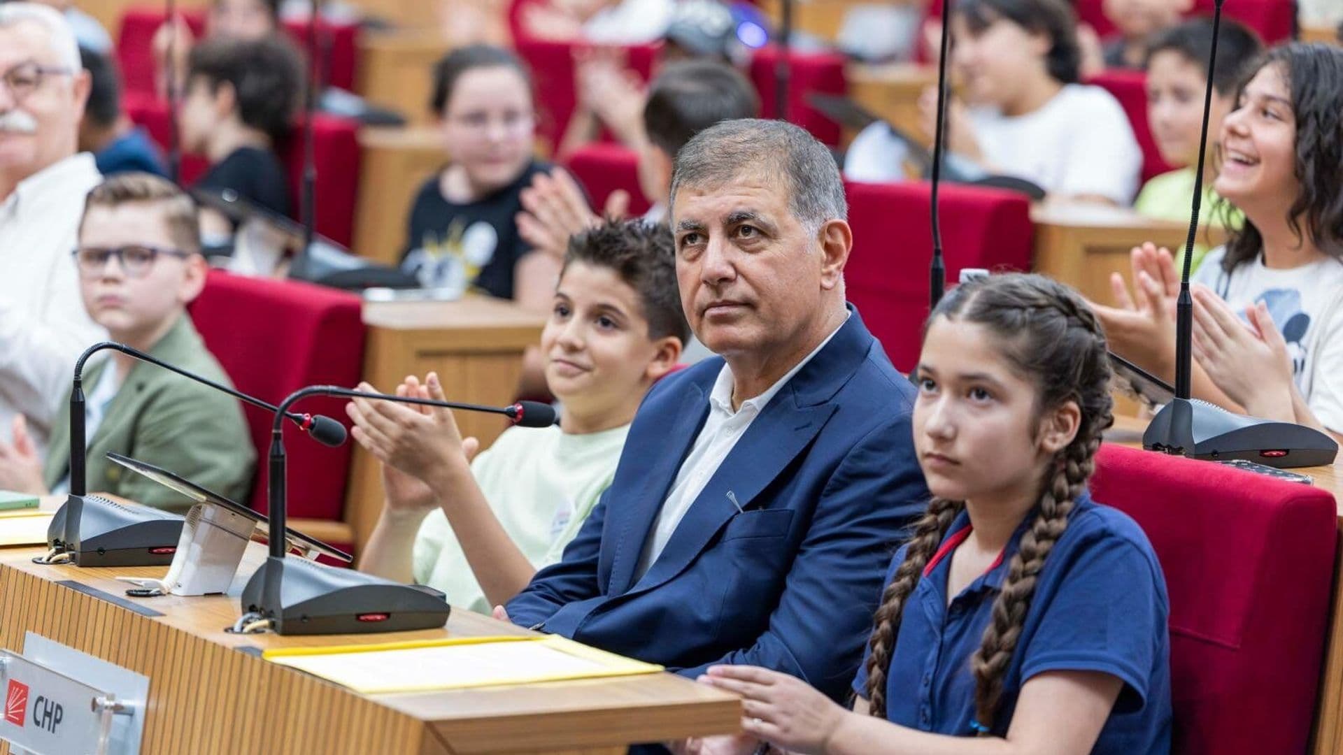 Cemil Tugay CHP'den istifa etti, yeni partide olacağını duyurdu