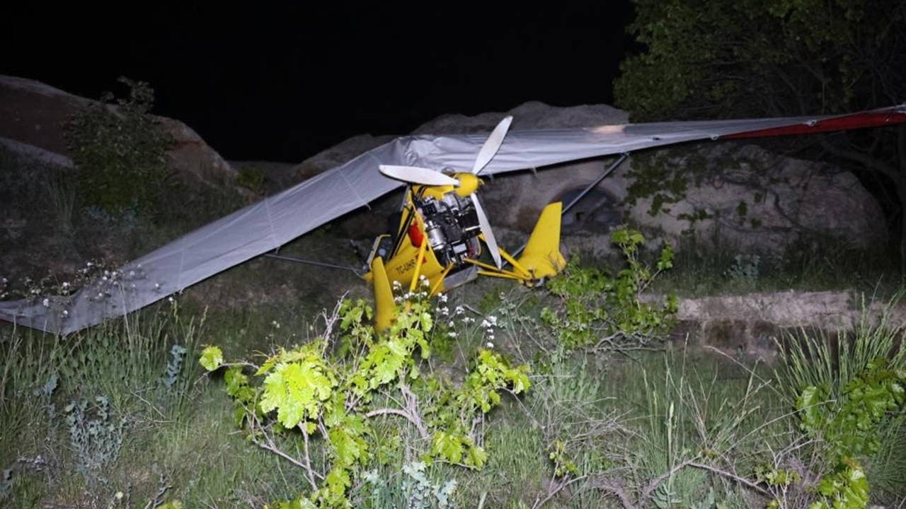 Kapadokya'da 'microlight' zorunlu iniş yaptı: Pilot ve yolcu yaralandı