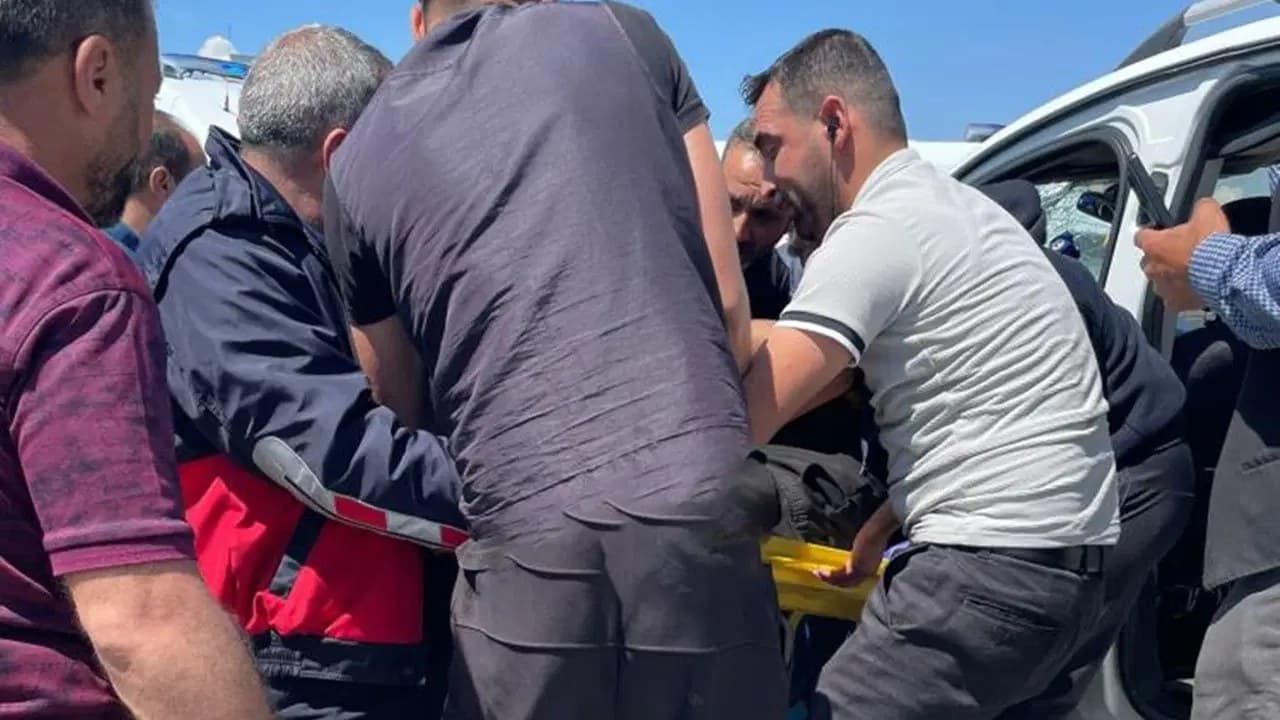 Van'da pikap ile hafif ticari aracın çarpıştığı kazada 4 kişi hayatını kaybetti, 2 kişi yaralandı
