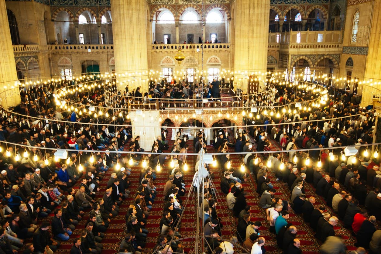 Bayram namazı saat kaçta kılınacak? 2026 Diyanet Takvimi ile İstanbul, Ankara, İzmir bayram namazı saatleri