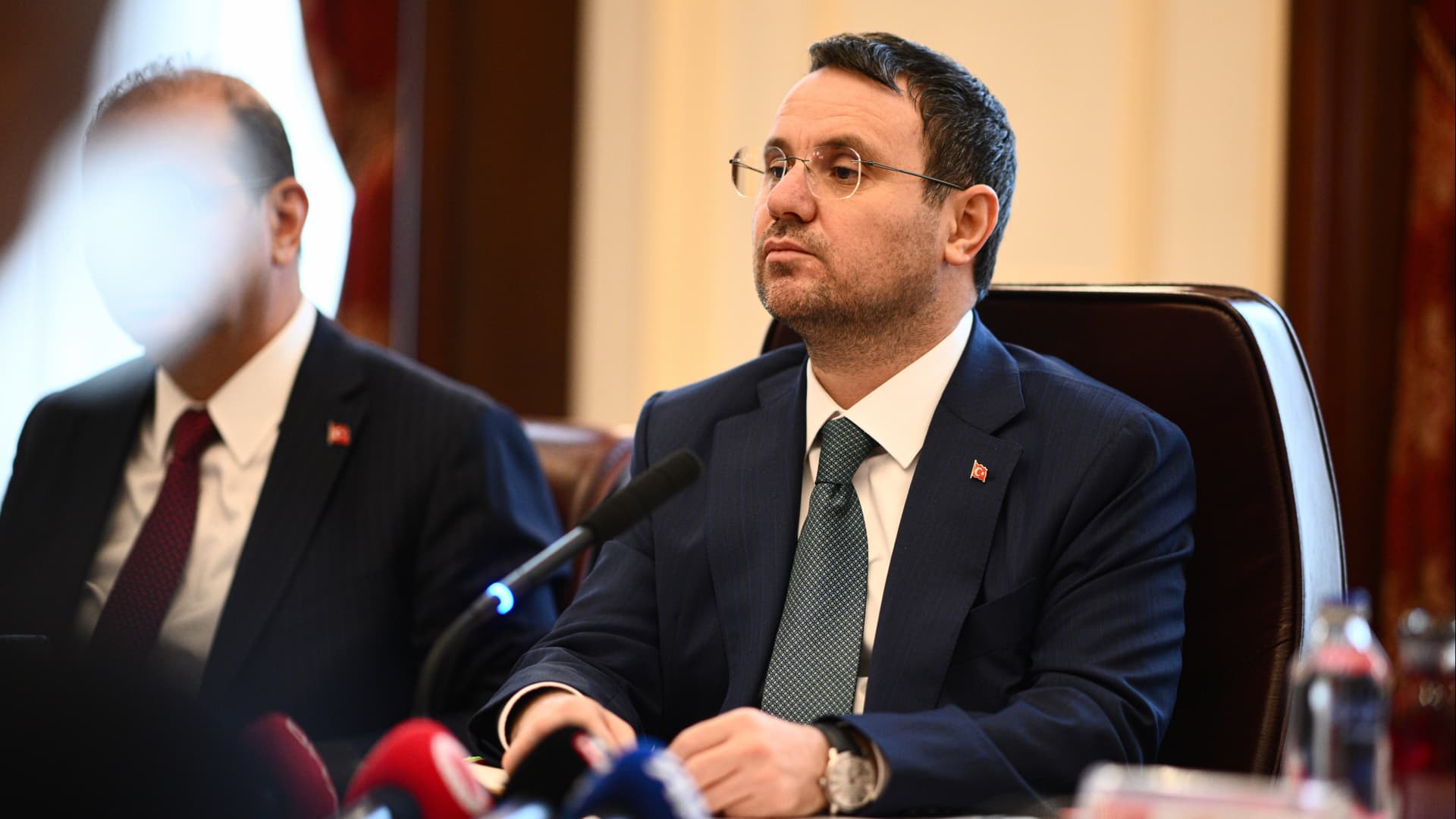 Bakan Gürlek duyurdu: 8 ilde haksız fiyat artışı operasyonu! 13 şirkete 'denetim kayyımı' atandı!