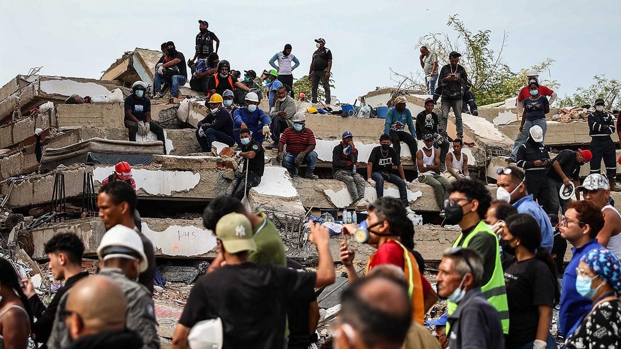 Venezuela'daki depremlerde hayatını kaybedenlerin sayısı 2 bin 295'e çıktı