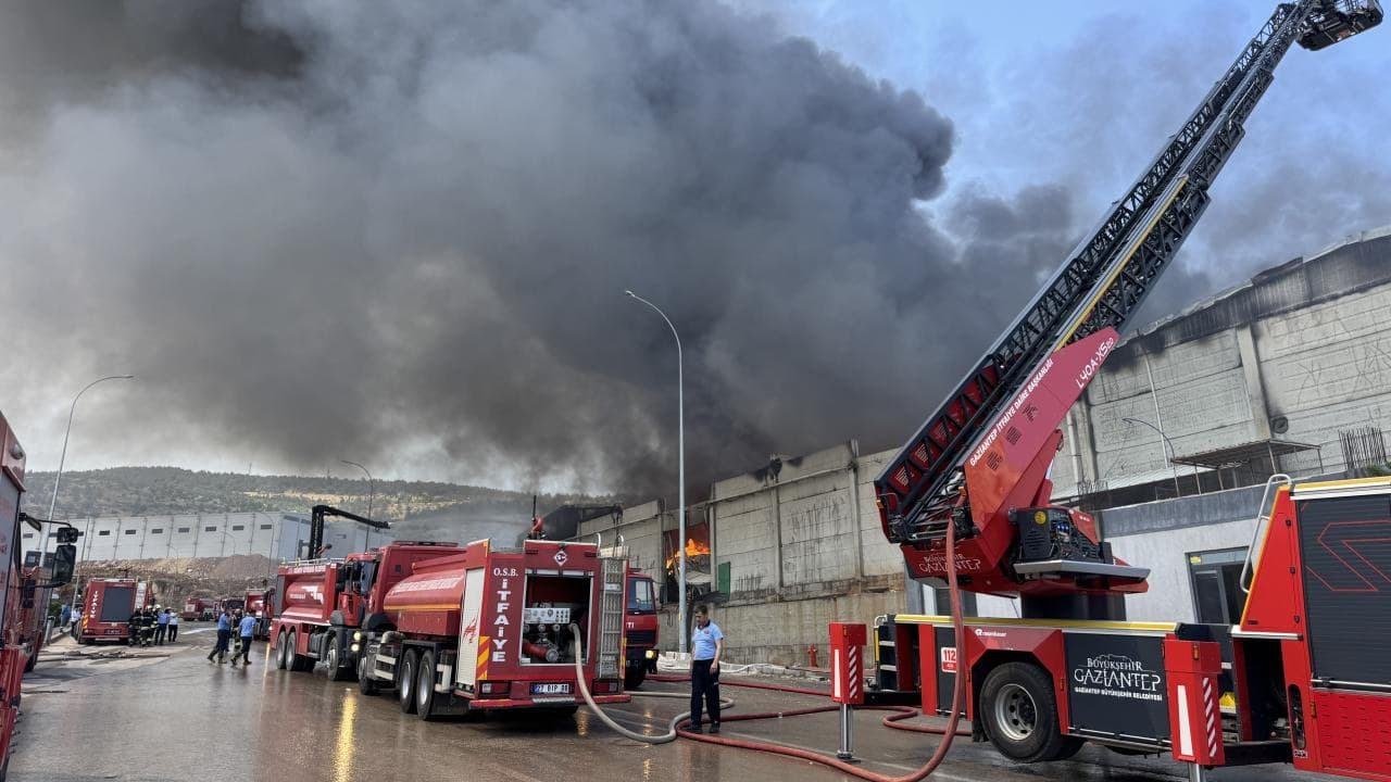 Gaziantep'te tekstil fabrikasında yangın çıktı