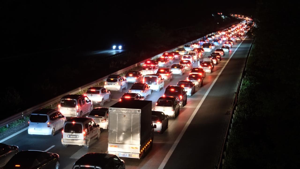 Dönüş çilesi devam ediyor! Trafik durma noktasına geldi