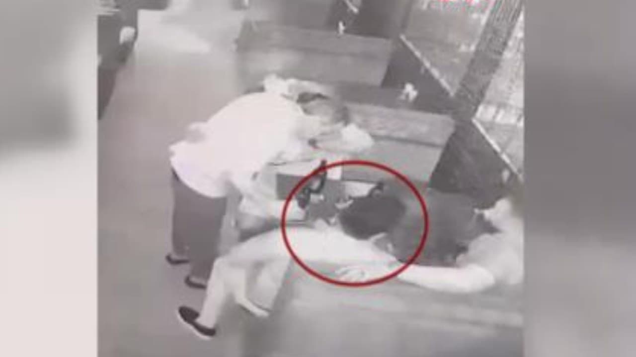İzmir'de eğlence mekanında 'yüksek hesap' dehşeti! Görüntüler ortaya çıktı