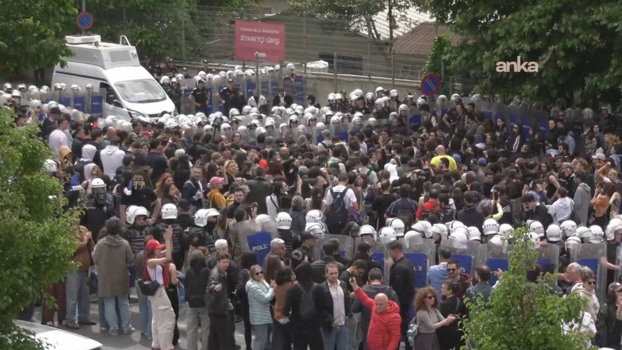 Bilgi Üniversitesi'nde öğrencilere polis müdahalesi: Kampüs boşaltıldı, gözaltı ve yaralılar var