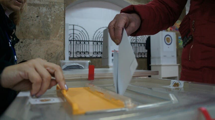 Ermenistan'da halk, parlamento seçimleri için sandık başında