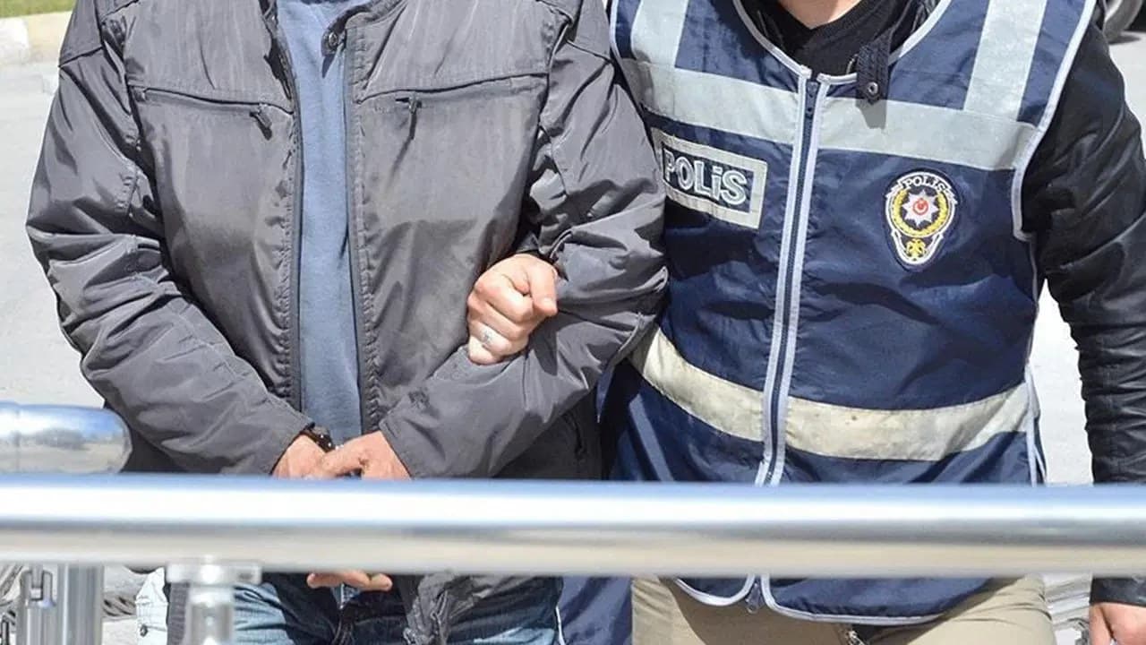 Sosyal medyada göçmen kaçakçılığı ilanı veren 4 şüpheli yakalandı