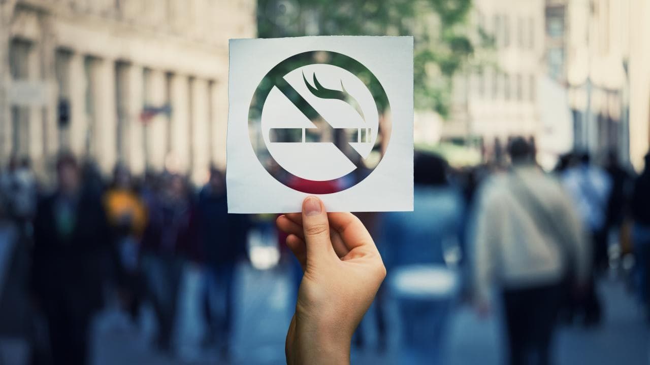 Fransa'da 2009 sonrası doğanlara sigara satılmasının yasaklanması önerildi