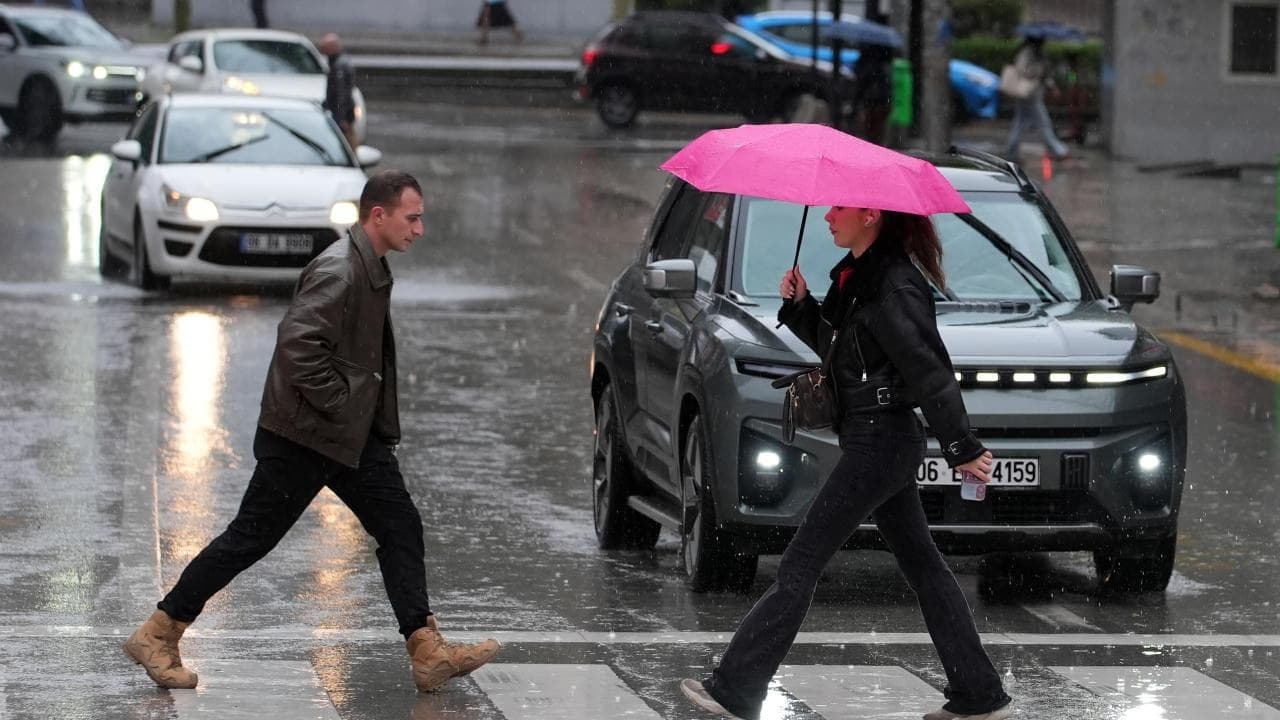 Meteorolojiden bazı iller için kuvvetli gök gürültülü sağanak uyarısı