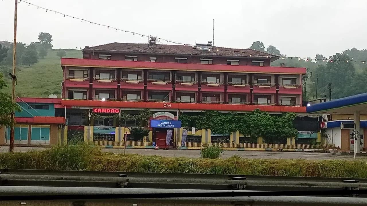 Sakarya'da otelde silahlı çatışma: Yaralı ve ölüler var