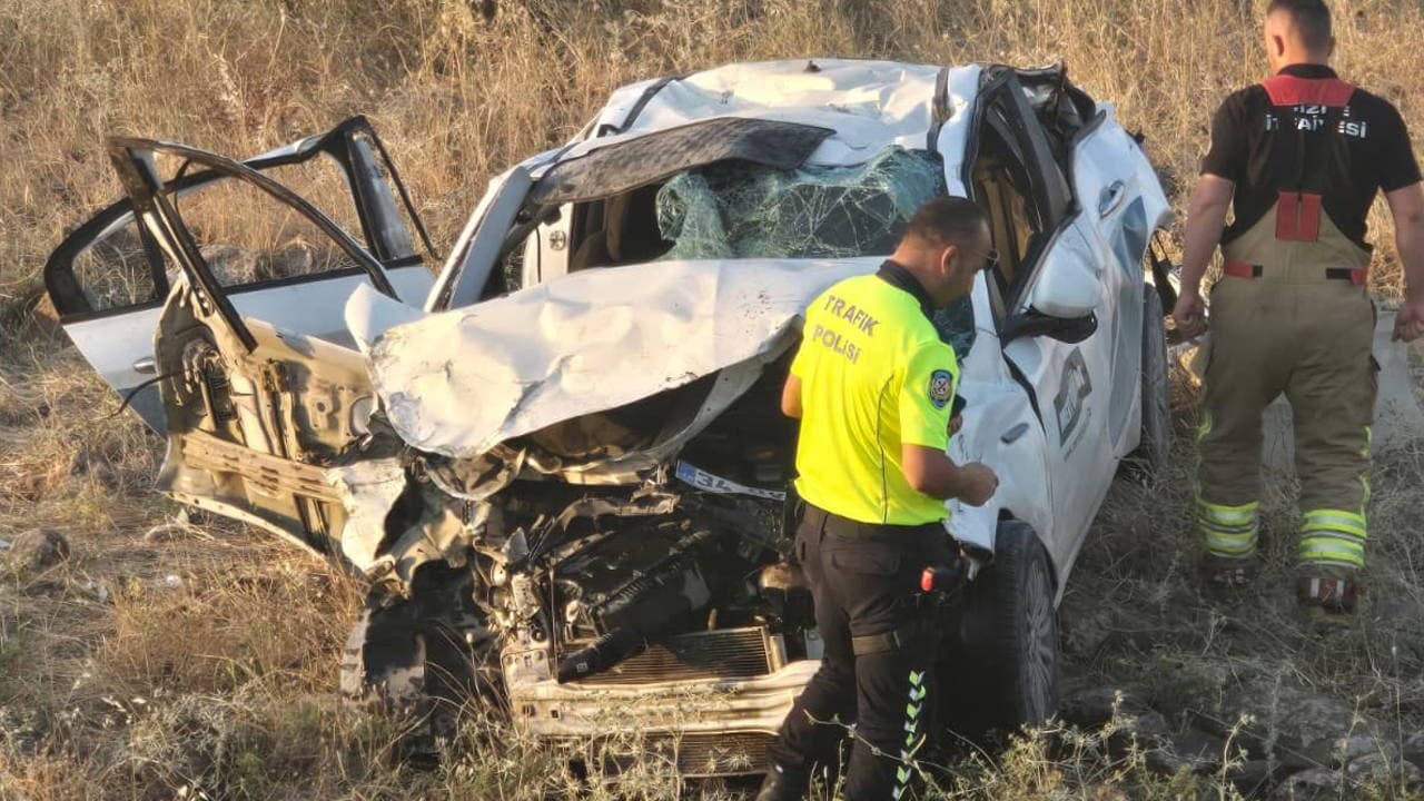 Şırnak'ta kontrolden çıkan otomobil tarlaya uçtu: 1 ölü, 2 yaralı