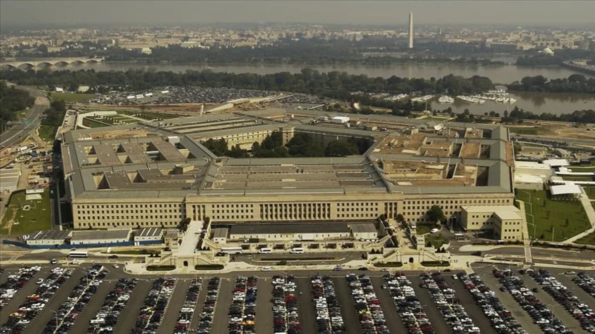 Pentagon'da "tehlikeli madde alarmı" nedeniyle birçok kat ve koridor kapatıldı, bazı katlar tahliye edildi